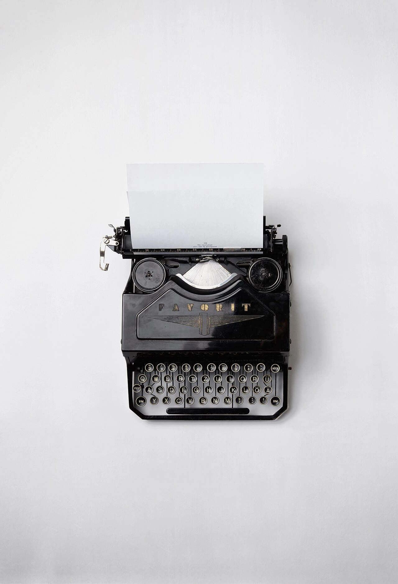 Vintage typewriter (Unsplash)